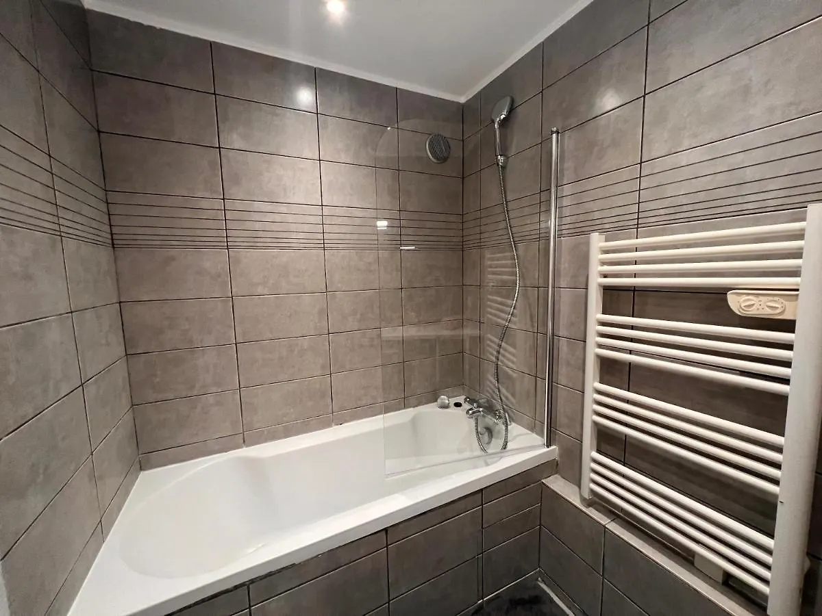 Apartment Studio Champs-Elysees - Hala Paris France