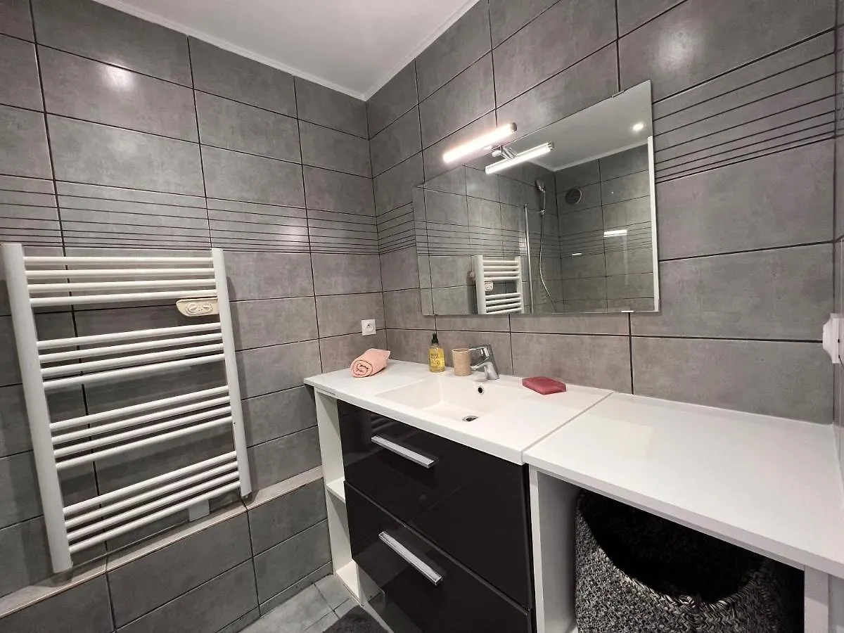 Studio Champs-Elysees - Hala Paris Apartment